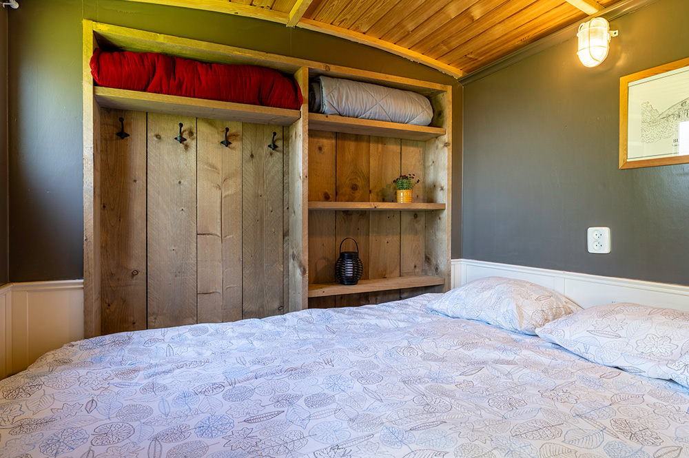 pipowagen tiny house trekkershutje slaaphutje camping fietsvakantie wandelvakantie buitenwedde westerwolde 2 personen tweepersoonsbed