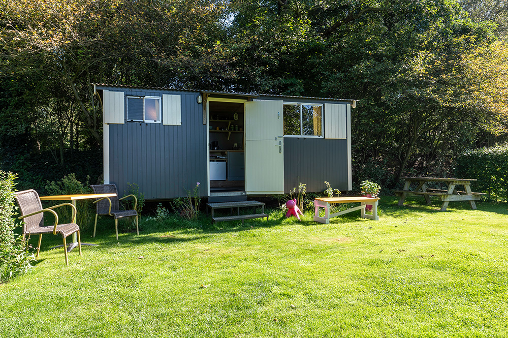pipowagen tiny house trekkershutje slaaphutje camping fietsvakantie wandelvakantie buitenwedde westerwolde 2 personen